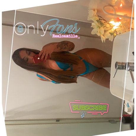 Naken läckt OnlyFans-bild av Real Camille