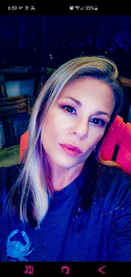 Naken lekkede OnlyFans-bilde av Dixiedime4u