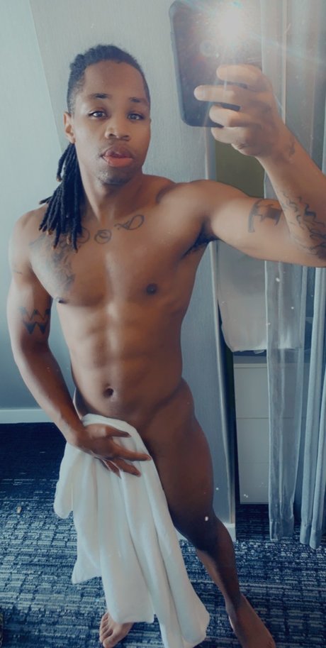 Naken lekkede OnlyFans-bilde av Ray Walk