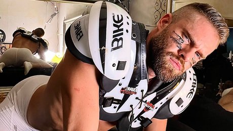 Naken lekkede OnlyFans-bilde av Rayner Gold