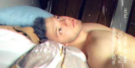 Naken lekkede OnlyFans-bilde av James
