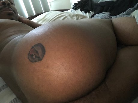 Naken lekkede OnlyFans-bilde av Raymaster