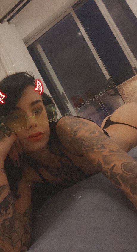 Naken läckt OnlyFans-bild av Raven