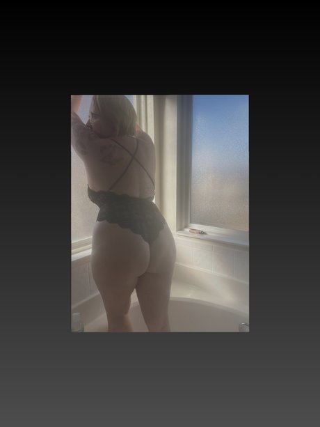 Naken lekkede OnlyFans-bilde av Randi