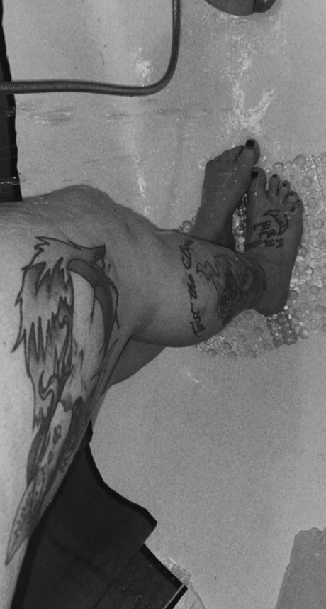 Naken lekkede OnlyFans-bilde av Ranaenextdoor20