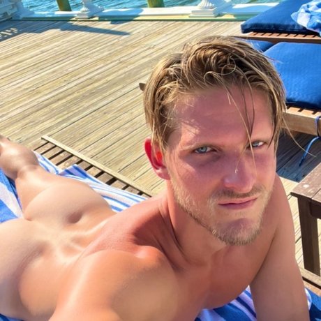 Naken lekkede OnlyFans-bilde av Reed Erotica
