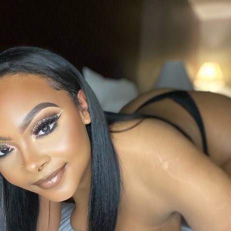 Naakte gelekte OnlyFans-foto van Red Ray