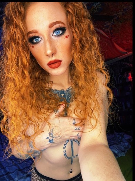 Naken lekkede OnlyFans-bilde av Red
