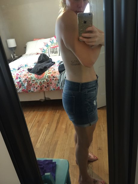 Alasti lekkinud OnlyFans-i pilt Carrie