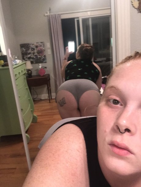 Naken lekkede OnlyFans-bilde av Real Rapunzel