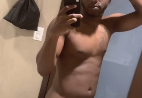 Naken lekkede OnlyFans-bilde av Omegasheen
