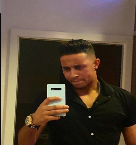 Naken lekkede OnlyFans-bilde av Romeo Diamonds
