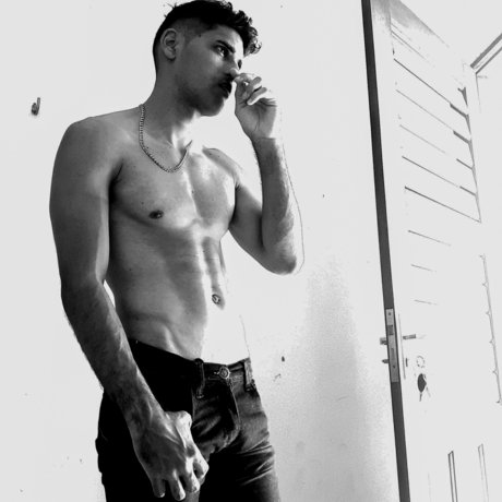 Naken läckt OnlyFans-bild av Robert Alexander