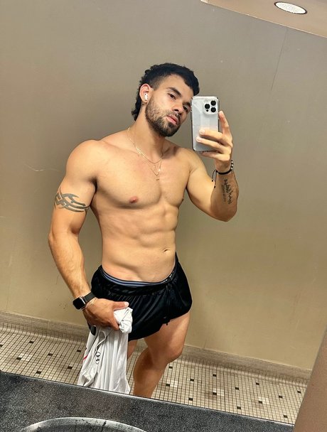 Naken läckt OnlyFans-bild av Rvelasquez