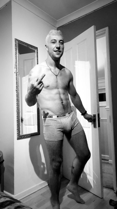 Naken läckt OnlyFans-bild av Russell Tilbury