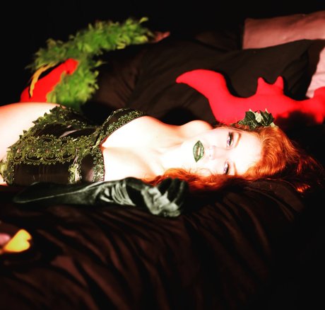 Naken lekkede OnlyFans-bilde av Ruby Rapture Burlesque