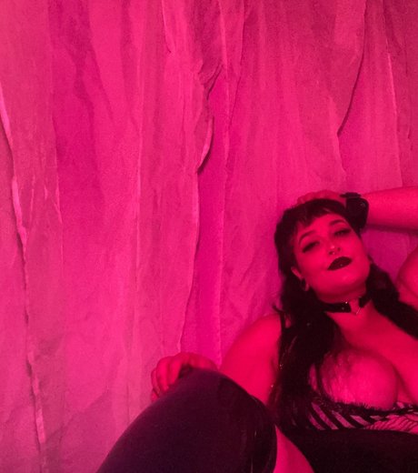 Alaston vuotanut OnlyFans-kuva Roxie