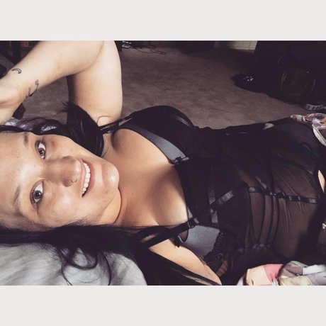 Naken lekkede OnlyFans-bilde av Scarlett Leigh