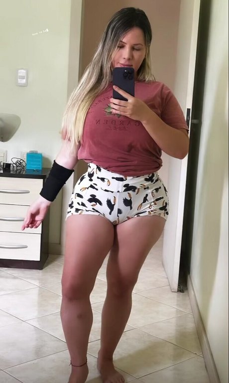 Naakte gelekte OnlyFans-foto van Aline Futcher Ouriques