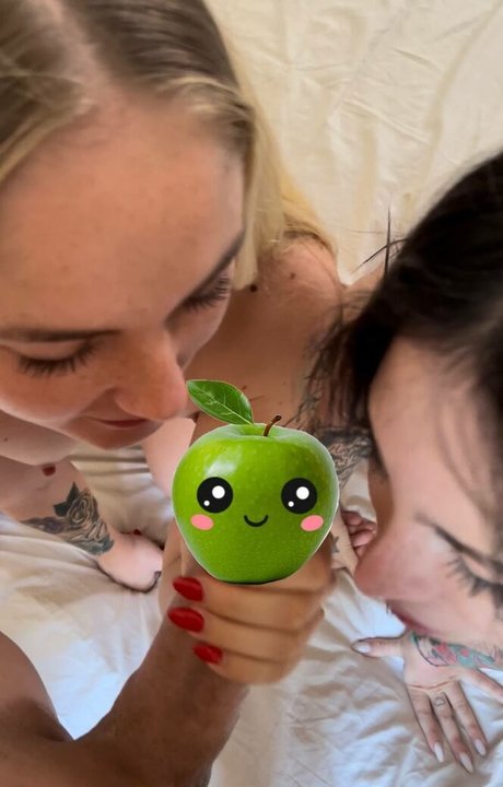 Naken lekkede OnlyFans-bilde av Alexis Mucci