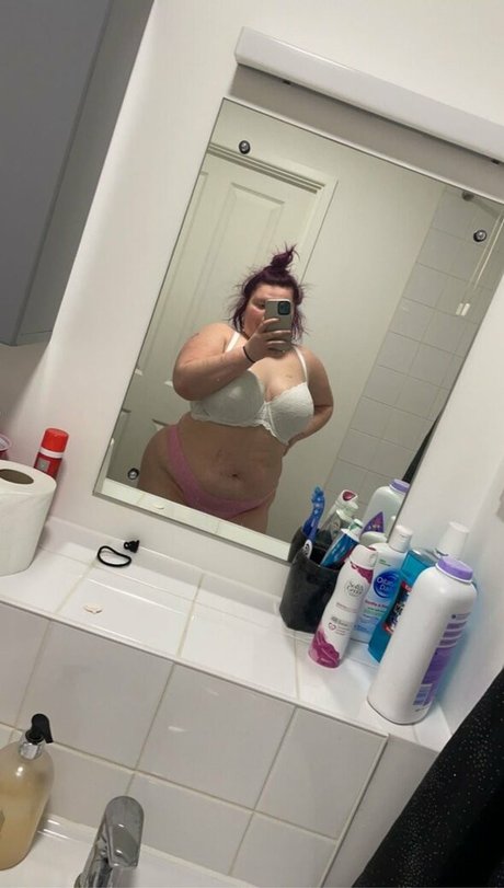 Nahá fotka uniklých OnlyFans od Xobadbitxhox
