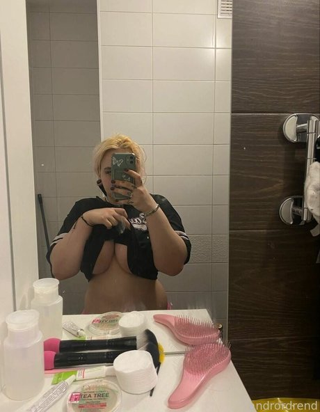 Naken lekkede OnlyFans-bilde av Andrordrend8