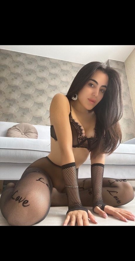 Alaston vuotanut OnlyFans-kuva Shaxati