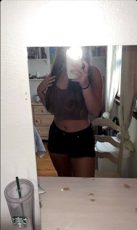 Naakte gelekte OnlyFans-foto van Catrinaarroyo