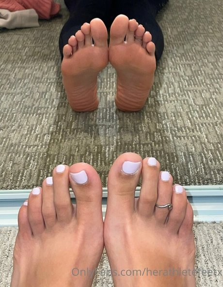 Nahá fotka uniklých OnlyFans od Herathletefeetxo