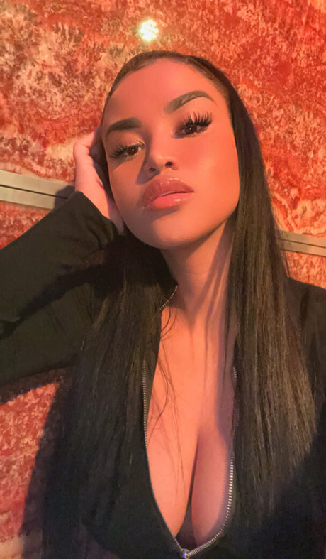 Nøgent lækket OnlyFans-billede af Sheismichaela