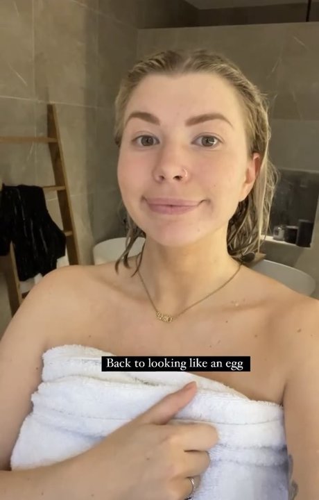 Naken lekkede OnlyFans-bilde av Olivia Buckland