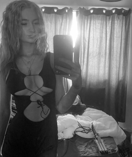 Naakte gelekte OnlyFans-foto van Samanatha X