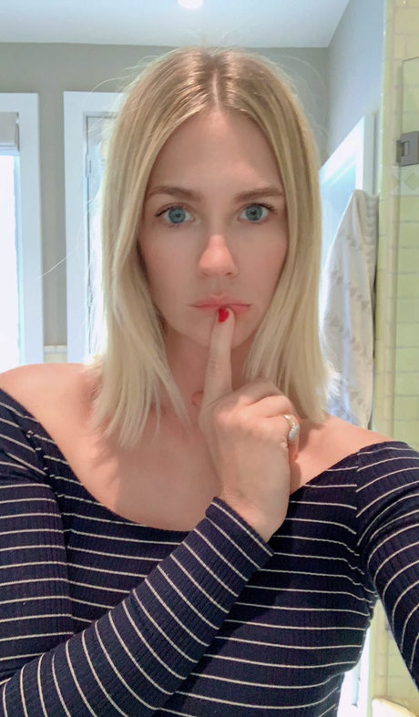 Naken lekkede OnlyFans-bilde av January Jones
