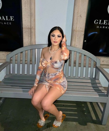 Naken lekkede OnlyFans-bilde av Katiiebaeb
