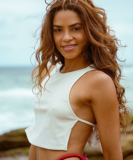 Lucy Alves