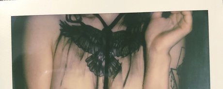 Naken läckt OnlyFans-bild av Beth