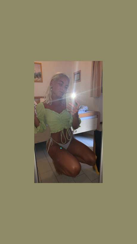 Naken lekkede OnlyFans-bilde av Sascha Petersen