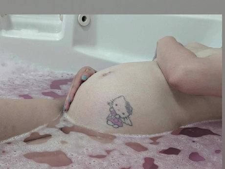 Nahá fotka uniklých OnlyFans od Lou Modeling