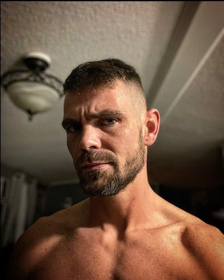 Naken lekkede OnlyFans-bilde av John