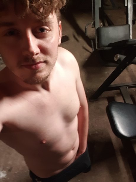 Naken läckt OnlyFans-bild av Straightboy