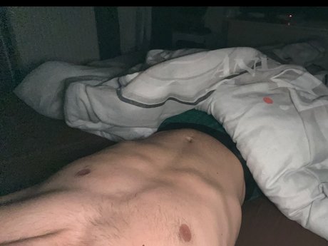 Naken läckt OnlyFans-bild av Savoiepas