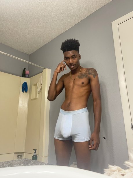 Naken lekkede OnlyFans-bilde av Leaf
