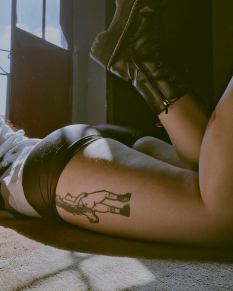 Naken lekkede OnlyFans-bilde av Saturnpuzzy