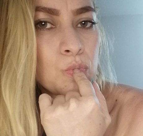 Nøgent lækket OnlyFans-billede af Karol
