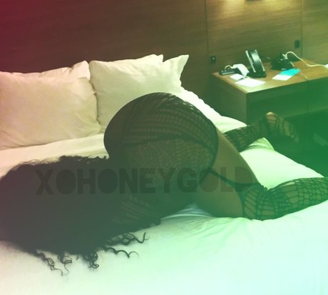 Naken läckt OnlyFans-bild av Honey Gold