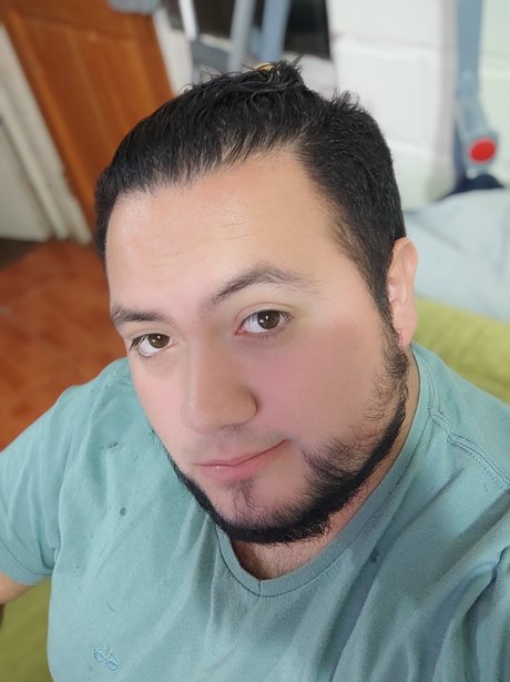 Naken läckt OnlyFans-bild av Michael Salinas