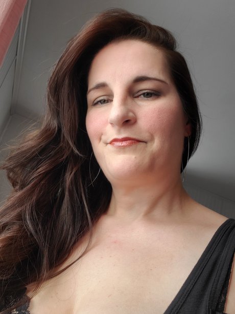 Naken läckt OnlyFans-bild av Felon Fatale