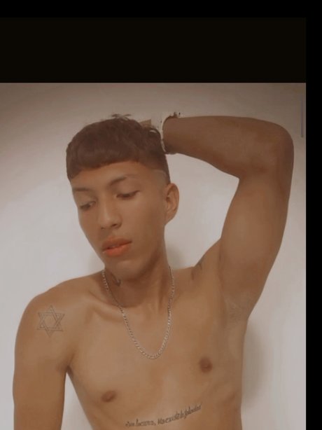 Naken lekkede OnlyFans-bilde av Gael Zair