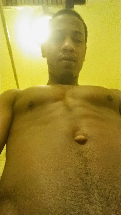 Naken lekkede OnlyFans-bilde av Tone Bone