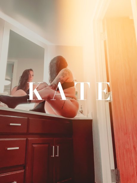 Naken lekkede OnlyFans-bilde av Kate
